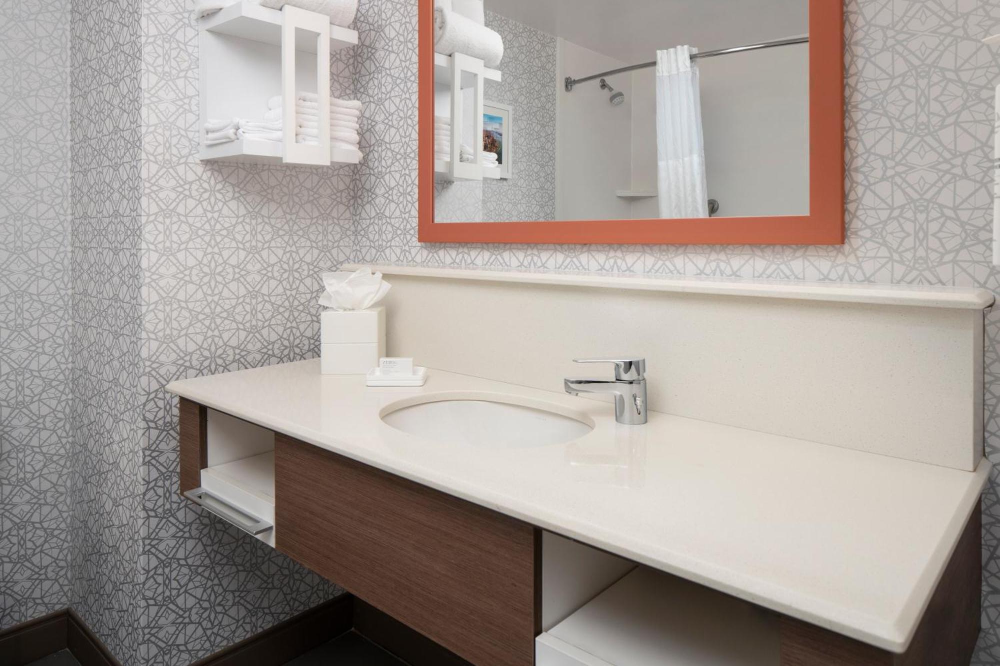 Hampton Inn & Suites Yonkers - Westchester Exterior photo
