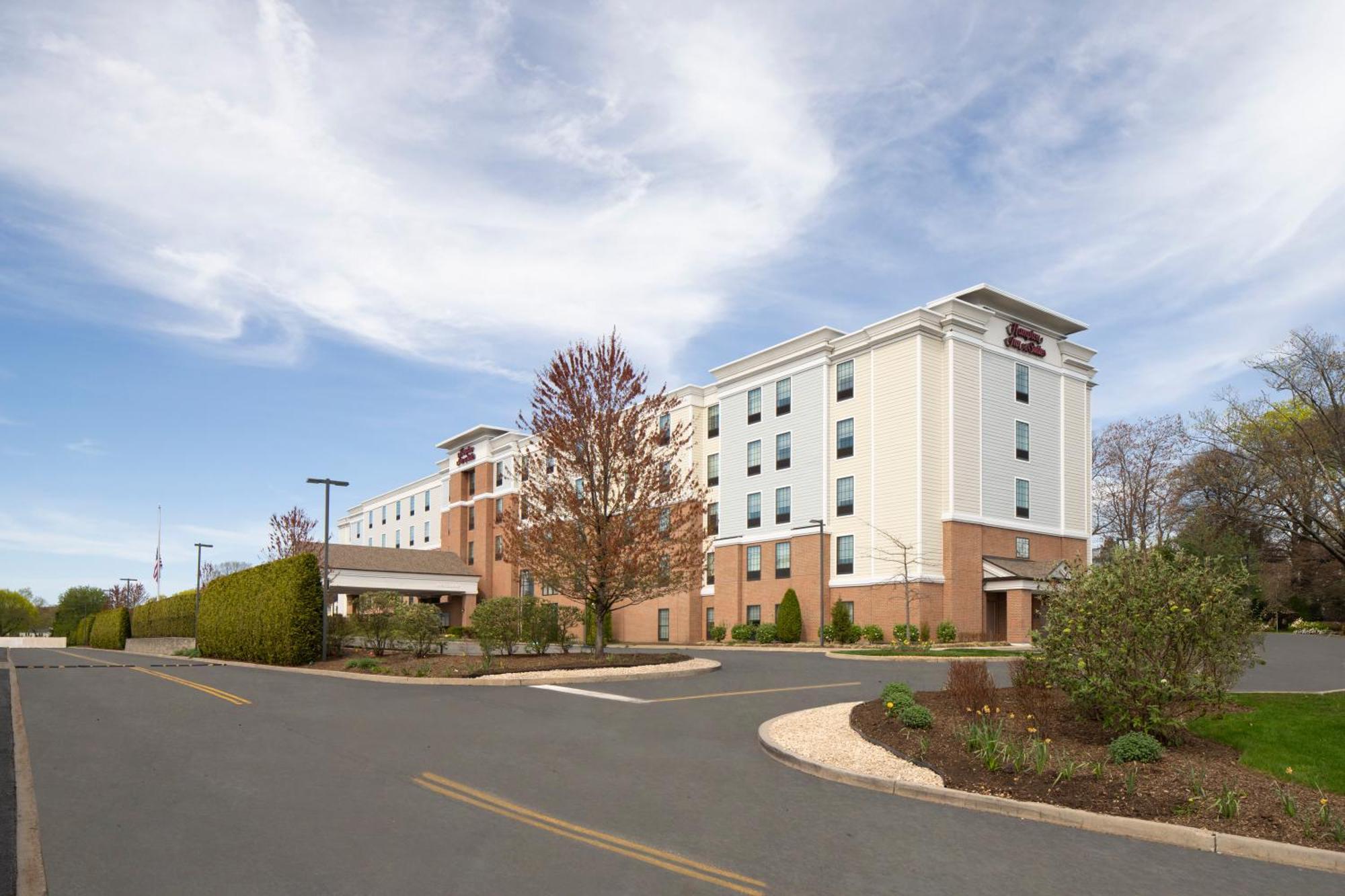 Hampton Inn & Suites Yonkers - Westchester Exterior photo